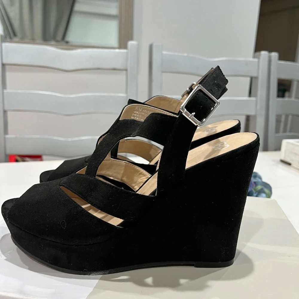 B.P. Ankle strap black‎ vegan suede wedge sandal size 8.5